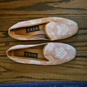 Needlepoint pink shell loafers